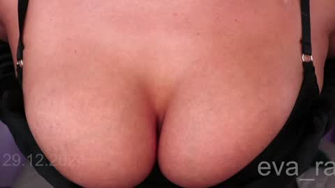 Snapshot of eva_ra chatting on December 29, 2024, 9:52 pm Eva online show from December 29, 2024, 9:52 pm
