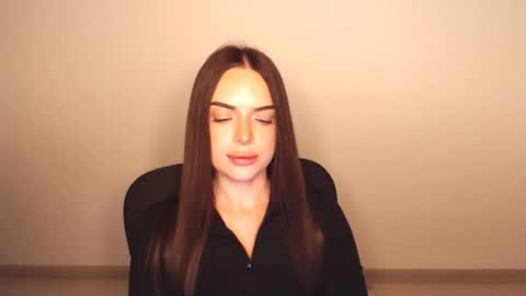 Snapshot of eva_rossee_ chatting on October 1, 2025, 5:19 pm Eva online show from October 1, 2025, 5:19 pm
