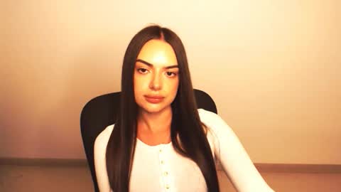 Snapshot of eva_rossee_ chatting on November 14, 2025, 4:49 pm Eva online show from November 14, 2025, 4:49 pm