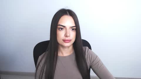 Snapshot of eva_rossee_ chatting on November 18, 2025, 12:20 pm Eva online show from November 18, 2025, 12:20 pm