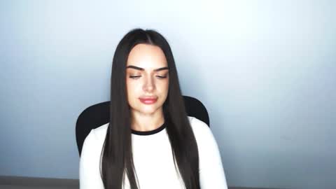 Snapshot of eva_rossee_ chatting on November 22, 2025, 4:28 pm Eva online show from November 22, 2025, 4:28 pm