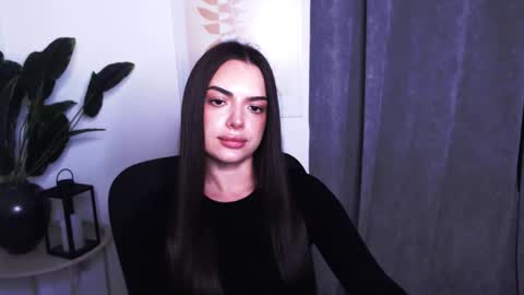 Snapshot of eva_rossee_ chatting on December 4, 2025, 7:00 pm Eva online show from December 4, 2025, 7:00 pm