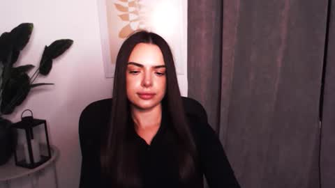 Snapshot of eva_rossee_ chatting on December 5, 2025, 8:38 pm Eva online show from December 5, 2025, 8:38 pm