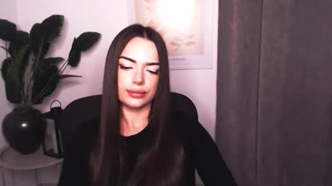 Eva online show from December 19, 2025, 4:03 pm