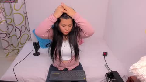 Snapshot of eva_sweet2 chatting on December 19, 2024, 11:25 pm Estefania online show from December 19, 2024, 11:25 pm