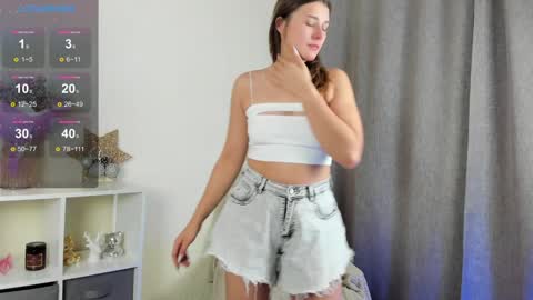 eva_toy online show from December 22, 2024, 3:22 am