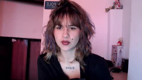 Snapshot of eva_viulet chatting on December 19, 2025, 3:52 pm MISS EVY online show from December 19, 2025, 3:52 pm