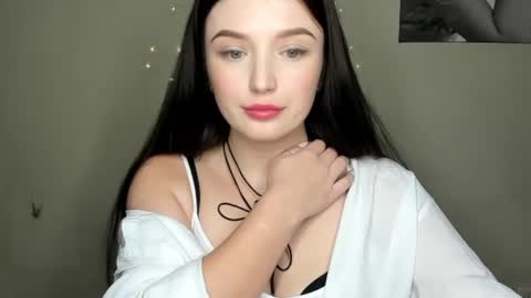 Eva online show from December 16, 2024, 9:52 pm