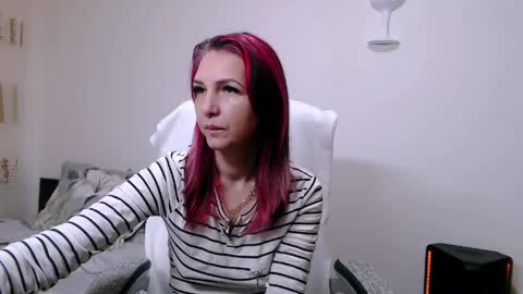Snapshot of evadesireone chatting on April 3, 2026, 3:32 pm EvadesireONE online show from April 3, 2026, 3:32 pm
