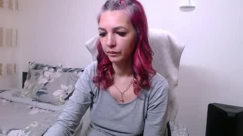 Snapshot of evadesireone chatting on April 7, 2026, 5:46 pm EvadesireONE online show from April 7, 2026, 5:46 pm