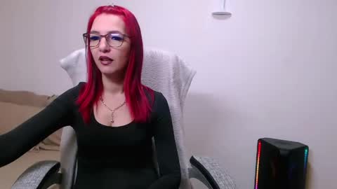 Snapshot of evadesireone chatting on April 19, 2026, 8:02 am EvadesireONE online show from April 19, 2026, 8:02 am
