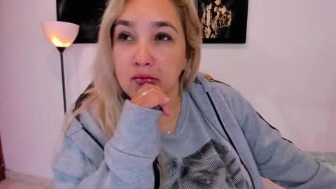 Snapshot of evamilff_ chatting on January 6, 2025, 12:57 pm Eva online show from January 6, 2025, 12:57 pm