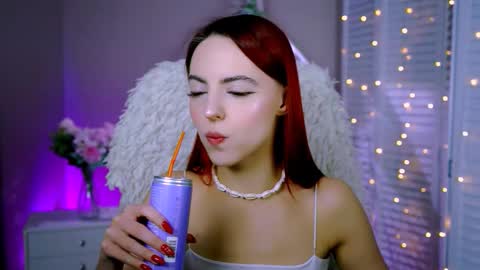 Eva  online show from November 21, 2025, 12:15 pm