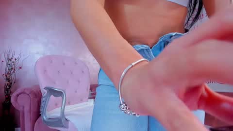 Snapshot of evanew_ chatting on January 19, 2025, 11:32 pm Eva online show from January 19, 2025, 11:32 pm