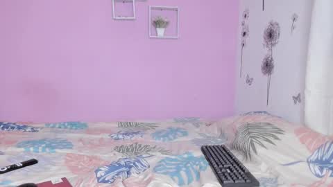 evangeline_mos online show from December 16, 2025, 6:40 am