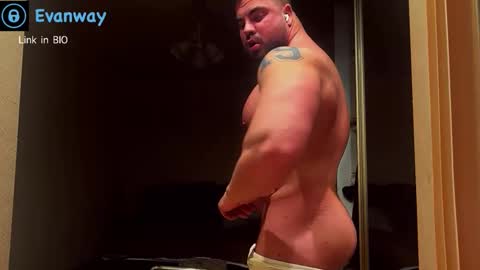Snapshot of evanhoti chatting on March 8, 2026, 8:45 pm EvanHOTi online show from March 8, 2026, 8:45 pm