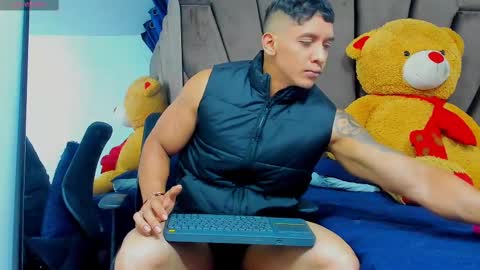 Snapshot of evansstorm01 chatting on March 4, 2025, 1:17 pm online show from March 4, 2025, 1:17 pm