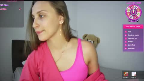 Snapshot of evarenard_ chatting on July 21, 2026, 7:27 pm evarenard_ online show from July 21, 2026, 7:27 pm