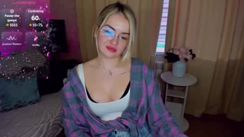 Snapshot of evarider chatting on March 9, 2025, 11:58 am EvaRider online show from March 9, 2025, 11:58 am