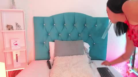 Snapshot of evaritz__ chatting on March 7, 2025, 12:58 am EVARITZ online show from March 7, 2025, 12:58 am