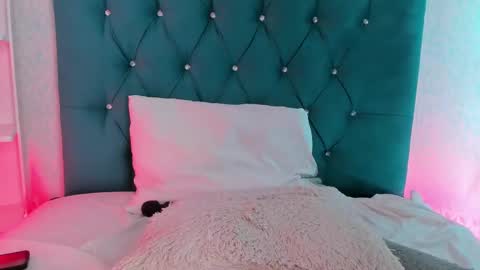 Snapshot of evaritz__ chatting on March 8, 2025, 10:00 am EVARITZ online show from March 8, 2025, 10:00 am