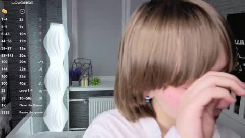 Eva online show from April 16, 2026, 7:25 pm