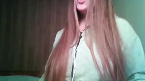 evasapples2026 online show from April 16, 2026, 7:58 pm