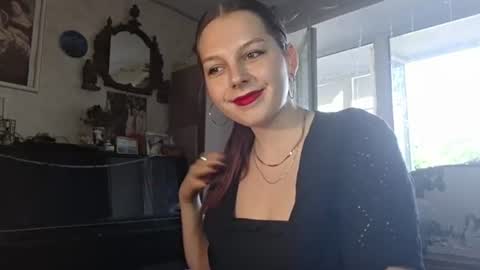 evashinee_ online show from July 1, 2026, 12:51 pm