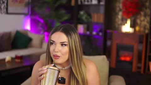 Snapshot of evasunderland chatting on October 8, 2025, 3:53 pm Eva online show from October 8, 2025, 3:53 pm