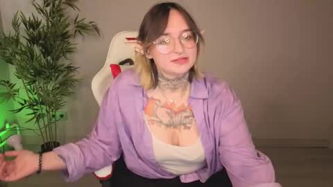 Snapshot of evathewitcher chatting on June 1, 2026, 1:51 am EvaTheWitcher online show from June 1, 2026, 1:51 am