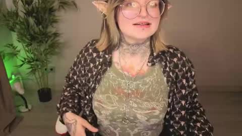 Snapshot of evathewitcher chatting on June 9, 2026, 10:05 am EvaTheWitcher online show from June 9, 2026, 10:05 am