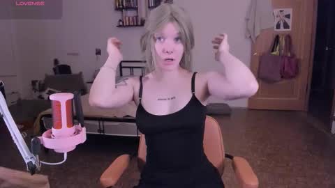 Snapshot of evathority chatting on December 5, 2025, 3:20 pm online show from December 5, 2025, 3:20 pm