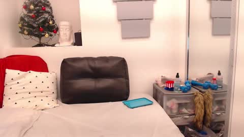 Eva Twiss online show from January 13, 2026, 12:10 pm