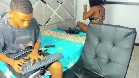 Eva And Emmanuel online show from October 1, 2025, 1:06 pm