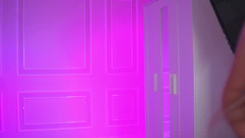 Eva online show from November 8, 2025, 10:08 pm