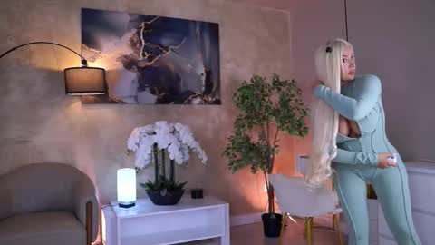 Snapshot of evazane chatting on March 28, 2026, 9:03 pm Eva online show from March 28, 2026, 9:03 pm