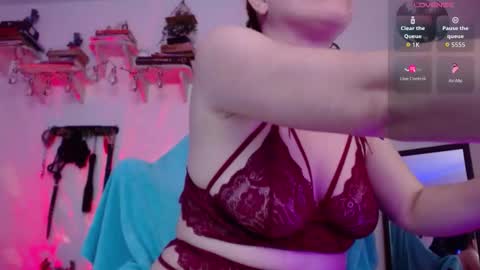 Eve Blue  friends. IG eve blue77 TW EveBlue 1 OF eveblue7 online show from November 24, 2025, 3:28 am