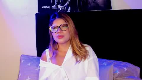 Snapshot of eve_collen chatting on November 15, 2025, 1:40 pm Eve collen online show from November 15, 2025, 1:40 pm