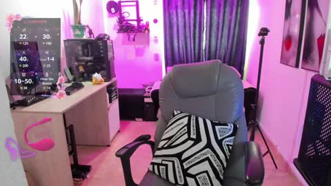 Evee online show from February 7, 2025, 4:56 pm