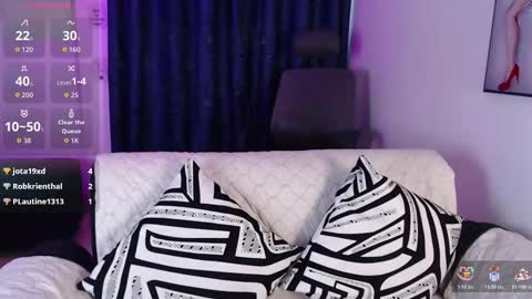 Evee online show from November 8, 2025, 1:22 pm