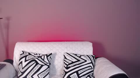 Evee online show from April 1, 2026, 4:15 pm