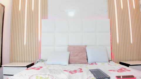 Evelin online show from November 23, 2025, 12:38 pm