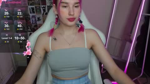 Snapshot of evelinalu chatting on December 4, 2025, 2:10 am Evelina online show from December 4, 2025, 2:10 am