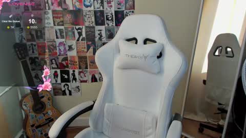 Evelina online show from June 19, 2026, 1:21 am