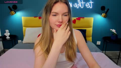 Snapshot of evelineamore chatting on February 4, 2026, 8:42 am Eveline online show from February 4, 2026, 8:42 am