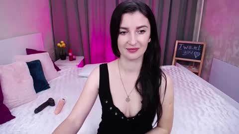 Snapshot of evelingills chatting on October 13, 2025, 5:07 am Evelin online show from October 13, 2025, 5:07 am