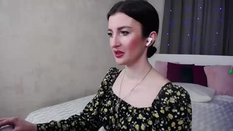 Snapshot of evelingills chatting on April 22, 2026, 5:32 am Evelin online show from April 22, 2026, 5:32 am