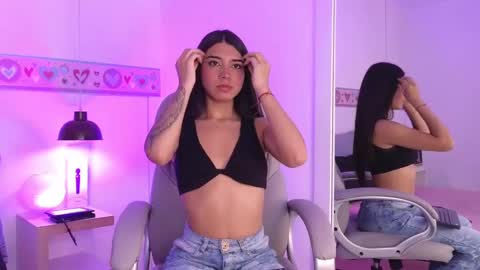 Snapshot of evelinlopez_gh chatting on December 5, 2024, 5:04 am Evelin online show from December 5, 2024, 5:04 am