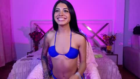 Snapshot of evelinlopez_gh chatting on March 18, 2026, 4:04 am Evelin online show from March 18, 2026, 4:04 am