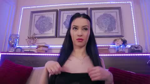 Evelin online show from May 10, 2026, 11:15 am